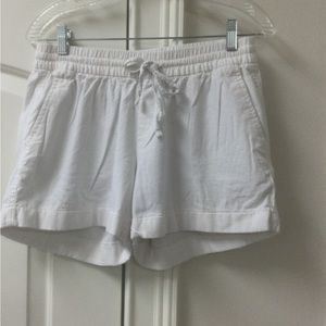 Ladies White, Cuffed shorts from Old Navy. Size M.